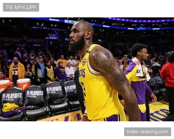 詹姆斯左脚伤病管理出战成疑，湖人收官战阵容深度面临考验